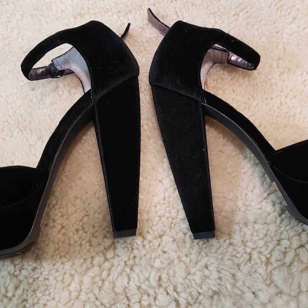 Shoes - Picture 2 of 3
